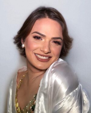 Glamour Garcia Instagram - Beleza para @glamourgarcia assinada por mim!🤍

Fizemos uma pele resistente e elegante, e claro, olhos glamurosos como ela! ✨

Dani, amei produzir e conhecer você! 

Quer uma produção incrível como essa? Clique em enviar mensagem pra gente conversar! 🫶🏼

#maquiadoraprofissional #maquiadorariodejaneiro #maquiadorarj #maquiadoradenoiva