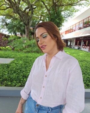 Glamour Garcia Instagram - COM O MAIOR AMOR DO MUNDO 🥳
Hoje fui modelo da minha amada @helio.vernaschi 🧡❤️
Tantos trabalhos juntas, tanta experiência e vivência… MEGA MASTER BLASTER ORGULHO❤️🧡
Ela arrasou hoje no @senac.marilia dando nome e sobrenome!!! TODA A TURMA MUITO LINDA AMEI ESTAR C VCS ❤️🙏🏼🌹