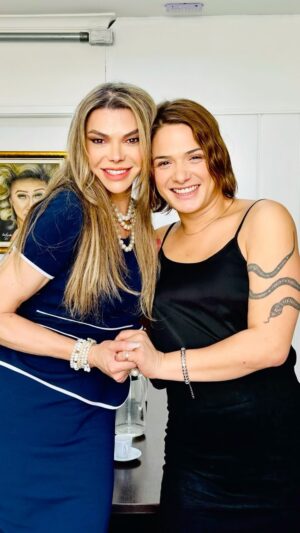 Glamour Garcia Instagram - Uma incrível tarde com a maravilhosa @leonoraaquillaoficial 
Sempre a frente do seu tempo 💋Gratidão ❤️