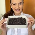 Glenda Loures Instagram - Receita da semana, fiz uma sobremesa de brigadeiro com Oreo 🥰❤️ Enquanto eu espero o brigadeiro fica pronto, tirei um tempinho para jogar Betfiery!! #Publicidade