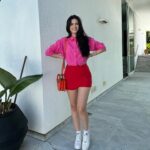 Glenda Loures Instagram - Meu color block do dia. Muito tempo que não usava tanta cor junta 😂❤️💗🧡
