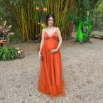 Glenda Loures Instagram - Vestido: @atelierninagabriela Penteado: @larissanooman Maquiagem: @carolstefh