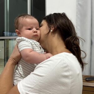 Glenda Loures Instagram - 14 de novembro 
•
O dia da minha mãe, melhor amiga, pra muitos a tia Jac, e agora cumprindo de forma tão incrível o  novo papel de vovó do Matteo. A pessoa mais animada que conheço, topa tudo, alma jovem e sempre disposta pra qualquer coisa hahah
•
 Depois que virei mãe, meus olhos pra minha mãe mudaram muito. A gente começa a entender tanta coisa. E ter minha mãe comigo nesse momento da minha vida, é muito mais do que pedi a Deus. Além de cuidar do Matteo, ela nunca esqueceu de cuidar de mim, como tem feito com tanto amor ao longo dos meus 29 anos.
•
Mae, te amo demais, obrigada por tanto. Que seu dia seja maravilhoso como você é. Deus foi bom comigo me dando você ❤️🎉🎂
•
Aproveita seu dia 😍😍😍
