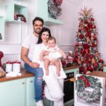 Glenda Loures Instagram - 5 meses e primeiro natal do nosso príncipe! Te amamos, nosso príncipe sorridente ❤️ • Fotografia: @michelle_santosfotografia @fotografia.ami