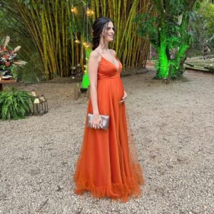 Glenda Loures Instagram - Vestido: @atelierninagabriela 
Penteado: @larissanooman 
Maquiagem: @carolstefh