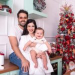 Glenda Loures Instagram - 5 meses e primeiro natal do nosso príncipe! Te amamos, nosso príncipe sorridente ❤️ • Fotografia: @michelle_santosfotografia @fotografia.ami