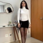 Glenda Loures Instagram - Arrume-se comigo no finalzinho da gravidez 🩵 Look aprovado? • Aproveitem pra fazer aquela gameplay no Betfiery! #Publicidade