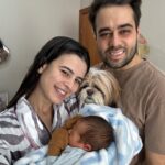 Glenda Loures Instagram - Finalmente em casa, família completa 💙🐶👶