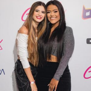 Glenda Loures Instagram - Clichê demais falar que o aniversario é seu, mas a gente que ganha o presente, mas impossível não ser clichê. Sou abençoada por ter você na minha vida e meu desejo é que você tenha o ciclo mais maravilhoso da sua vida até então pq você merece as coisas mais incríveis do mundo 💙💪 Te amo, prima