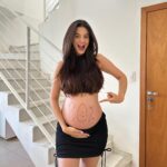 Glenda Loures Instagram – Registrando nossa entrada no oitavo mês com a famosa linha nigra nascendo!! Tamo quase família 🤰👶