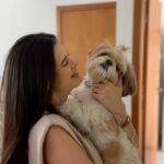 Glenda Loures Instagram - Um diia com muito alegria por aqui pq é dia de passeio com a Chanel. 🐾 Sabe a segurança que o seu animalzinho precisa? Eu uso os produtos da @patasdeluxooficial e olha, são incríveis. Além dos produtos serem lindos eles trazem todo o cuidado para o seu melhor amigo! • A cadeira de carro para pet é muito segura e me deixa bem mais tranquila agora. ❤️ E no site da @patasdeluxooficial vocês tem 👉🏻 20% de desconto usando o meu cupom Glenda20 #Publicidade