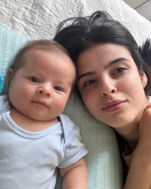 Glenda Loures Instagram - Quando tiver filho eu amadureço
Eu com filho: