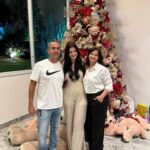 Glenda Loures Instagram - Feliz Natal, pessoal! Que nesse dia o lar de todos vocês seja repleto de amor 🎄❤️
