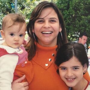 Glenda Loures Instagram - 14 de novembro 
•
O dia da minha mãe, melhor amiga, pra muitos a tia Jac, e agora cumprindo de forma tão incrível o  novo papel de vovó do Matteo. A pessoa mais animada que conheço, topa tudo, alma jovem e sempre disposta pra qualquer coisa hahah
•
 Depois que virei mãe, meus olhos pra minha mãe mudaram muito. A gente começa a entender tanta coisa. E ter minha mãe comigo nesse momento da minha vida, é muito mais do que pedi a Deus. Além de cuidar do Matteo, ela nunca esqueceu de cuidar de mim, como tem feito com tanto amor ao longo dos meus 29 anos.
•
Mae, te amo demais, obrigada por tanto. Que seu dia seja maravilhoso como você é. Deus foi bom comigo me dando você ❤️🎉🎂
•
Aproveita seu dia 😍😍😍
