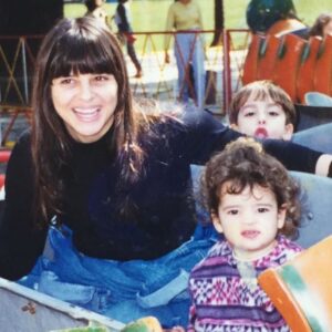 Glenda Loures Instagram - 14 de novembro 
•
O dia da minha mãe, melhor amiga, pra muitos a tia Jac, e agora cumprindo de forma tão incrível o  novo papel de vovó do Matteo. A pessoa mais animada que conheço, topa tudo, alma jovem e sempre disposta pra qualquer coisa hahah
•
 Depois que virei mãe, meus olhos pra minha mãe mudaram muito. A gente começa a entender tanta coisa. E ter minha mãe comigo nesse momento da minha vida, é muito mais do que pedi a Deus. Além de cuidar do Matteo, ela nunca esqueceu de cuidar de mim, como tem feito com tanto amor ao longo dos meus 29 anos.
•
Mae, te amo demais, obrigada por tanto. Que seu dia seja maravilhoso como você é. Deus foi bom comigo me dando você ❤️🎉🎂
•
Aproveita seu dia 😍😍😍