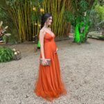 Glenda Loures Instagram - Vestido: @atelierninagabriela Penteado: @larissanooman Maquiagem: @carolstefh