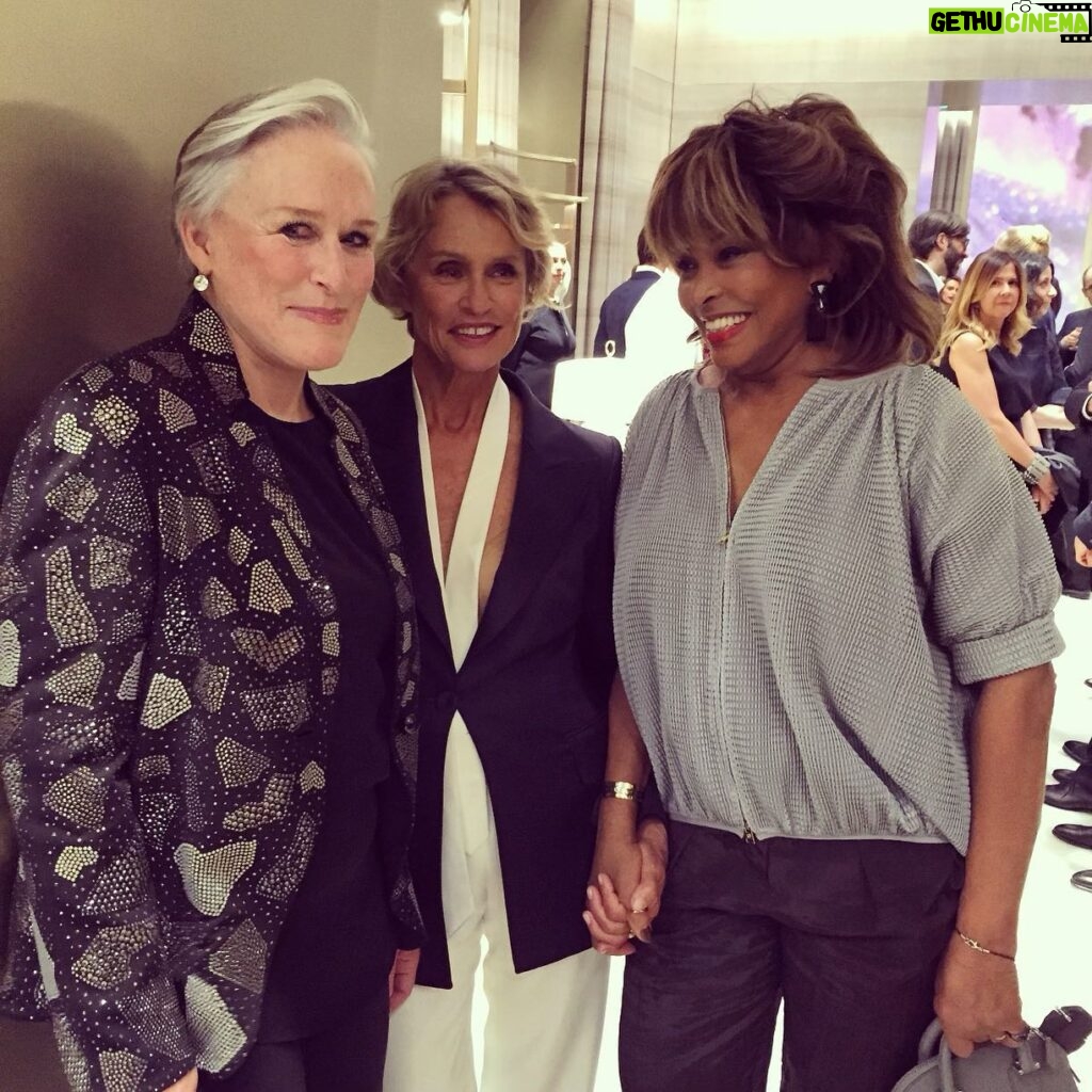 Glenn Close Instagram - I had just been introduced to the Queen and could not believe I was actually in her presence. OMG! GORGEOUS! Down-to-earth, effortlessly elegant, so easy to talk to and laugh with. A WOMAN I admired with every molecule in my body. It was devastating to hear that she has died. Through the trials and triumphs of her life she lifted us up. She MOVED us. She brought us together with her sheer energy and infectious talent. May she rest in glorious peace and may she live in our hearts forever. Glory to the QUEEN. #tinaturner #rollinontheriver