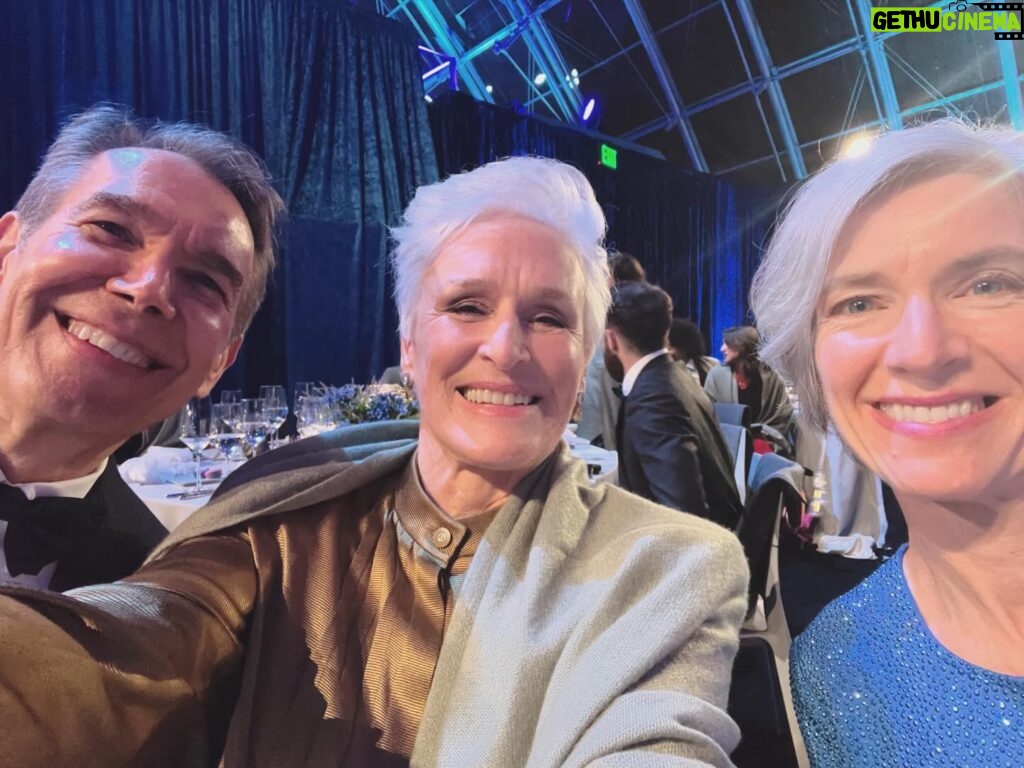 Glenn Close Instagram - What an absolute JOY to have JEFF KOONS to my right and JENNIFER DOUDNA to my left. Jeff, the iconic contemporary artist and Jennifer who shared a NOBLE PRIZE in CHEMISTRY with Emmanuelle Charpentier for developing the precise genome-editing technology CRISPR. At THE BREAKTHROUGH PRIZE dinner, it was absolutely thrilling to be in the company of so many bone fide geniuses. Please look up the Breakthrough Prize and learn about the scientists on the cutting edge--saving lives and helping us understand the universe of which we are a part. Thank you, Yuri Milner, for including me.