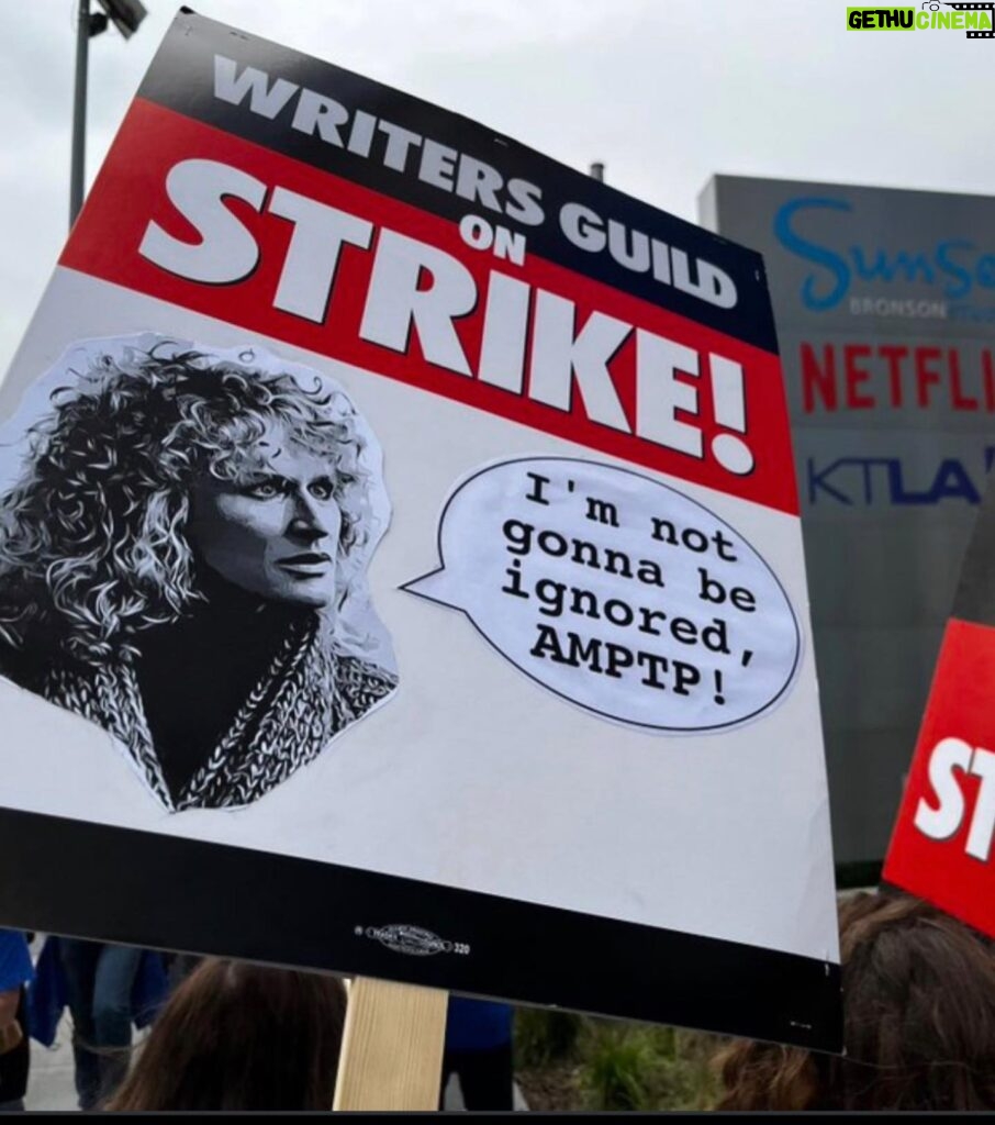 Glenn Close Instagram - Happy to be on the picket line!!
