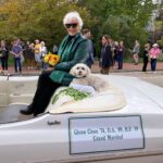 Glenn Close Instagram – And TODAY we were the Grand Marshals in the HOMECOMING PARADE! 
@william_and_mary 
#williamandmaryhomecoming #dogsinparades @colonialwmsburg #colonialwilliamsburg
