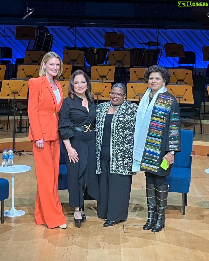 Gloria Estefan Instagram - What an amazing and inspiring night with these incredible women! I was honored to be a part of this chat and help motivate the next generation of female musicians!! Thank you @nwsymphony for hosting us and for bringing such beautiful art to our community! ¡Qué noche tan increíble e inspiradora con estas mujeres increíbles! ¡Me sentí honrado de formar parte de este charla y ayudar a motivar a la próxima generación de músicos! ¡Gracias @nwsymphony por recibirnos y por traer arte tan hermoso a nuestra comunidad!