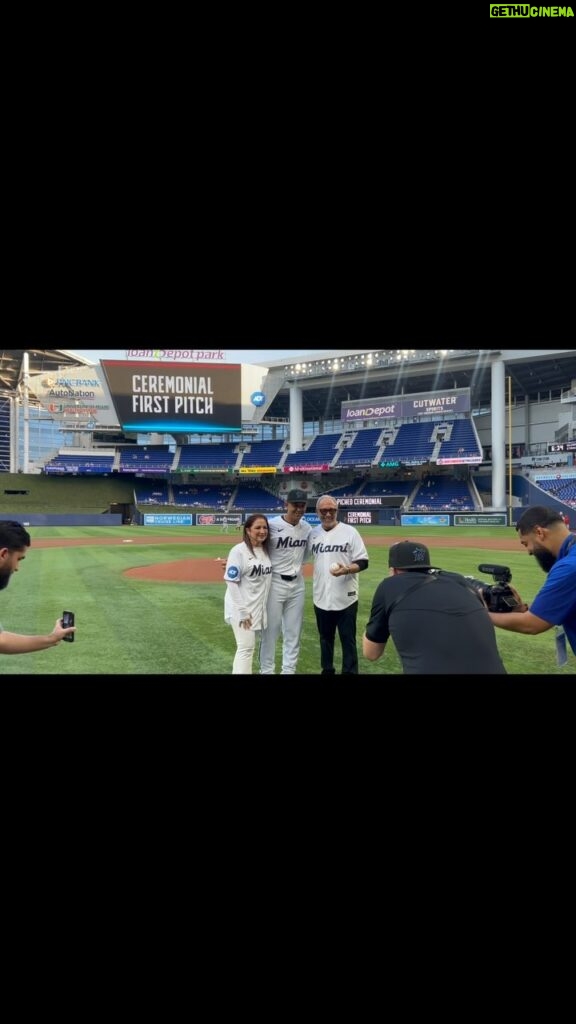 Gloria Estefan Instagram - So proud of @emilioestefanjr with his #strike first pitch @marlins Go baby!!! ⚾️🏟️👏👏 Estoy muy orgulloso de ti @emilioestefanjr #PrimerPicheo #MiamiMarlins Thank you @hardrockholly and @onyourfeetbway for this collaboration - On Your Feet will be at Hard Hotel & Casino Hollywood - April 11-13 Get your tickets today!!!