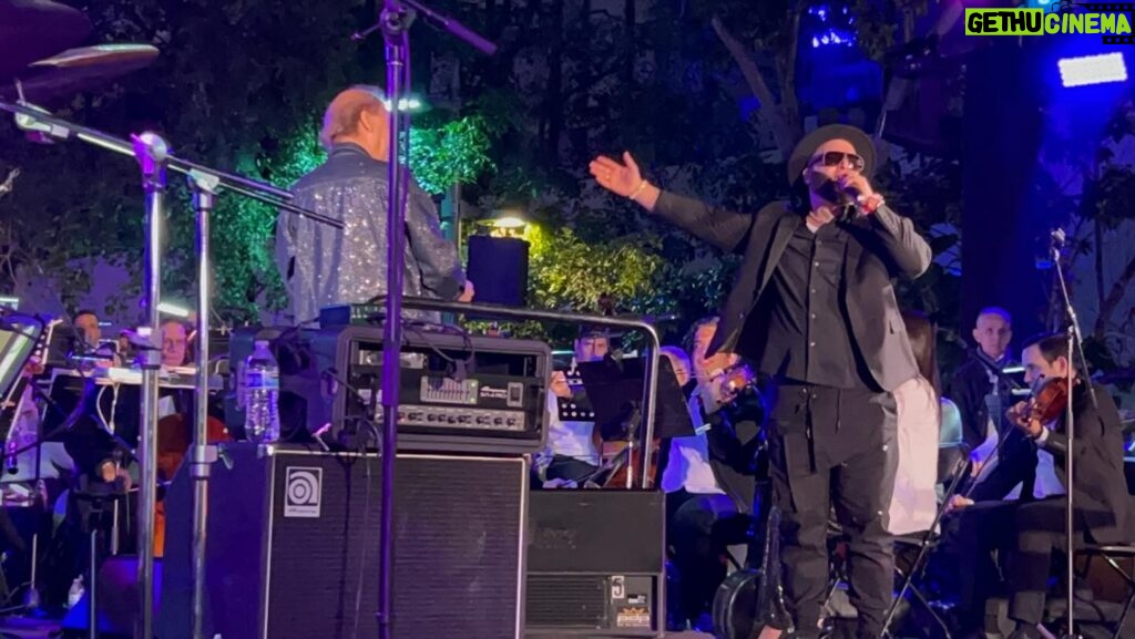 Gloria Estefan Instagram - What a beautiful night full of music and talent!! We got to enjoy an open air concert in the @miamidesigndistrict produced by @emilioestefanjr (my baby) and with the incredible sounds of @miamisymphony and their conductor @eduardomarturet ! And the voices of @anavillafaneofficial @ericleemusic @thewailersofficial carloscamilo27 👏👏👏🎶🎶🎶 ¡Qué hermosa noche llena de música y talento! ¡Pudimos disfrutar de un concierto al aire libre en el @miamidesigndistrict producido por @emilioestefanjr (mi bebé) y con los increíbles sonidos de @miamisymphony y su director @eduardomarturet! Y las voces de @anavillafaneofficial @ericleemusic @thewailersofficial carloscamilo27 👏👏👏🎶🎶🎶