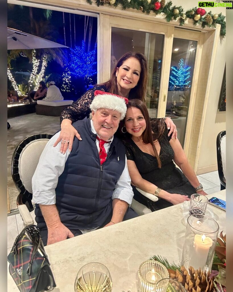 Gloria Estefan Instagram - 🎶Simply having a wonderful Christmastime🎶 Hope you are as well! 🎄❤️🎄❤️🎄❤️🎄❤️🎄❤️🎄 Pasándola lindo en familia y espero que ustedes también! 🎄❤️🎄❤️🎄❤️🎄