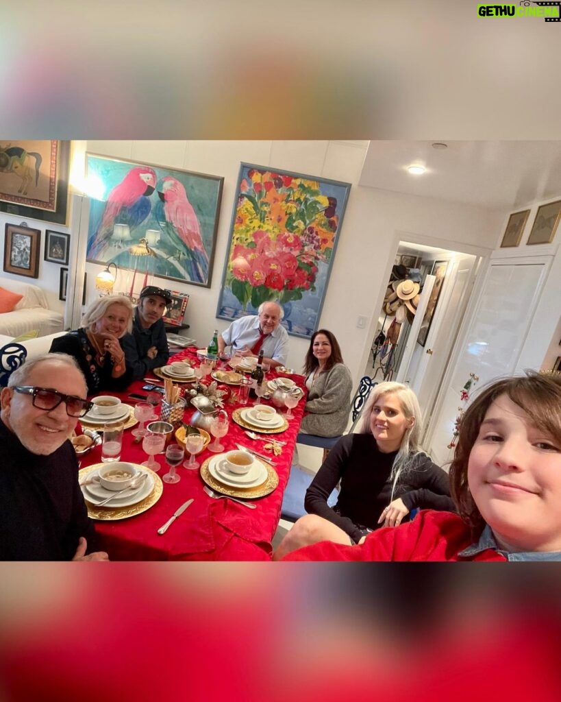 Gloria Estefan Instagram - 🎶Simply having a wonderful Christmastime🎶 Hope you are as well! 🎄❤️🎄❤️🎄❤️🎄❤️🎄❤️🎄 Pasándola lindo en familia y espero que ustedes también! 🎄❤️🎄❤️🎄❤️🎄