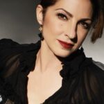 Gloria Estefan Instagram - Join these incredible and inspiring women leaders for a free Fireside Chat on February 21. NWS Trustee @saraharison talks music, leadership, business and more with @gloriaestefan, Dr. @tkmusiq and @chandrikatandon. This free event also includes a live performance by @fellowsofnws. 🎟️ RSVP at nws.edu/fireside _________________ Únete a estas increíbles e inspiradoras mujeres líderes para una charla gratuita el 21 de febrero. La fiduciaria de NWS, Sarah Arison, hablará sobre música, liderazgo, negocios y más con Gloria Estefan, la Dra. Tammy Kernodle y Chandrika Tandon. Este evento gratuito también incluye un concierto en vivo de los NWS Fellows. 🎟️ Confirma tu asistencia en nws.edu/fireside