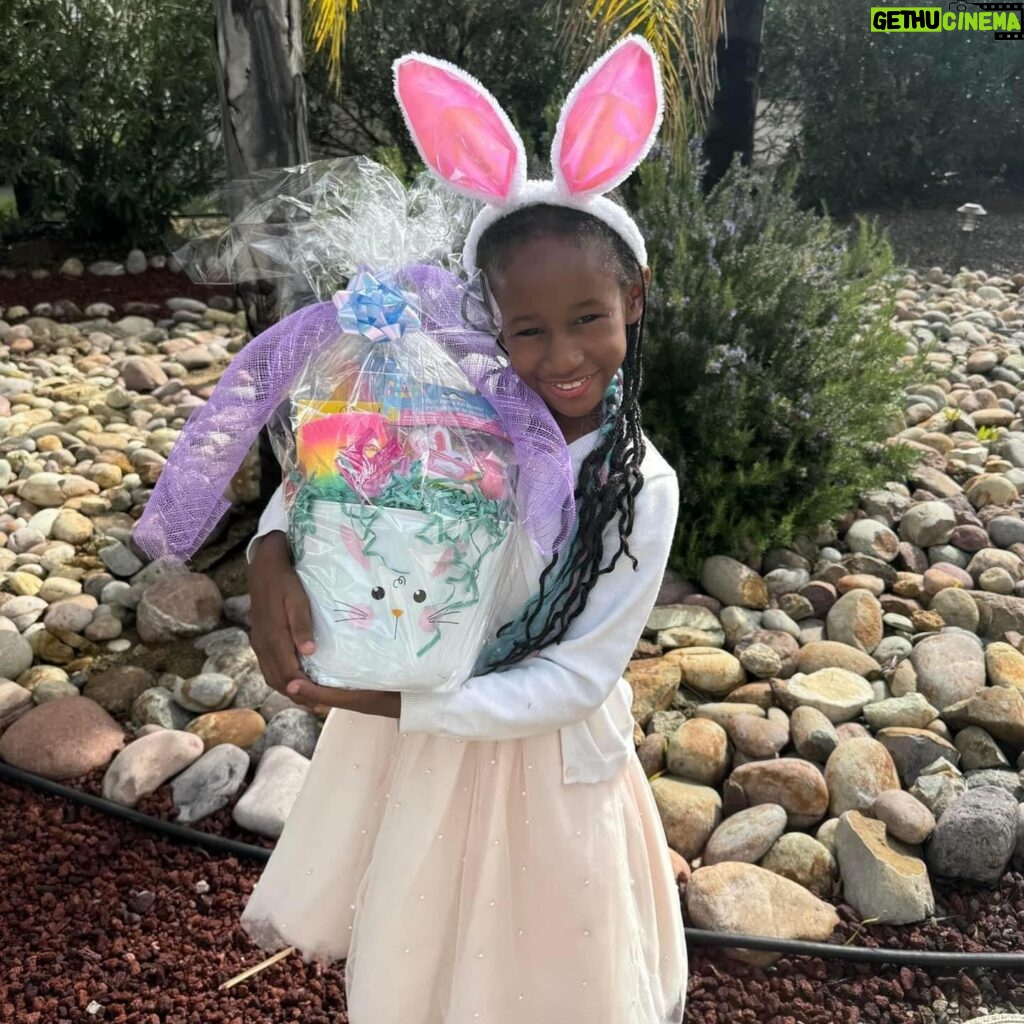Glozell Green Instagram - Happy Easter from GloZell and O’Zell 💚