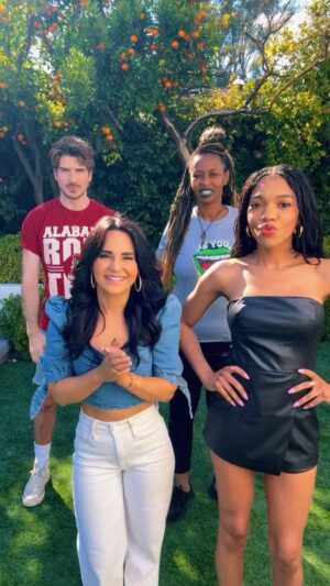 Glozell Green Instagram - YA YA dance with your favorite ETN alum

DC: @brookieandjessie