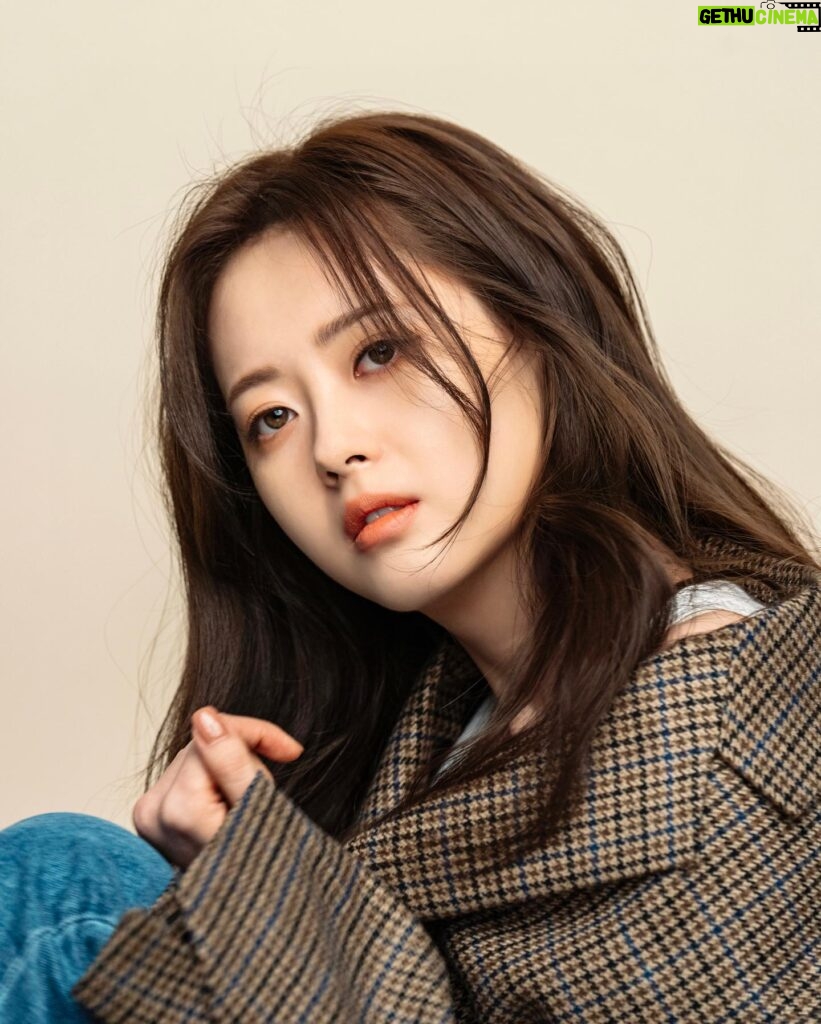 Go Ara Instagram - 𝗣𝗥𝗢𝗙𝗜𝗟𝗘 𝗕-𝗖𝗨𝗧