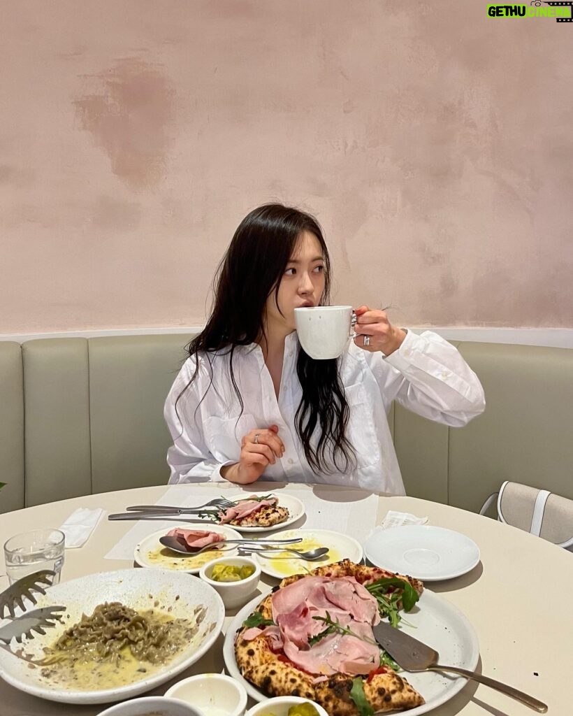 Go Ara Instagram - 냠 🤍🥛