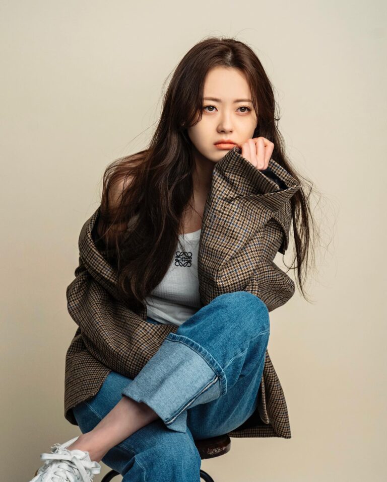 Go Ara Instagram - 𝗣𝗥𝗢𝗙𝗜𝗟𝗘 𝗕-𝗖𝗨𝗧