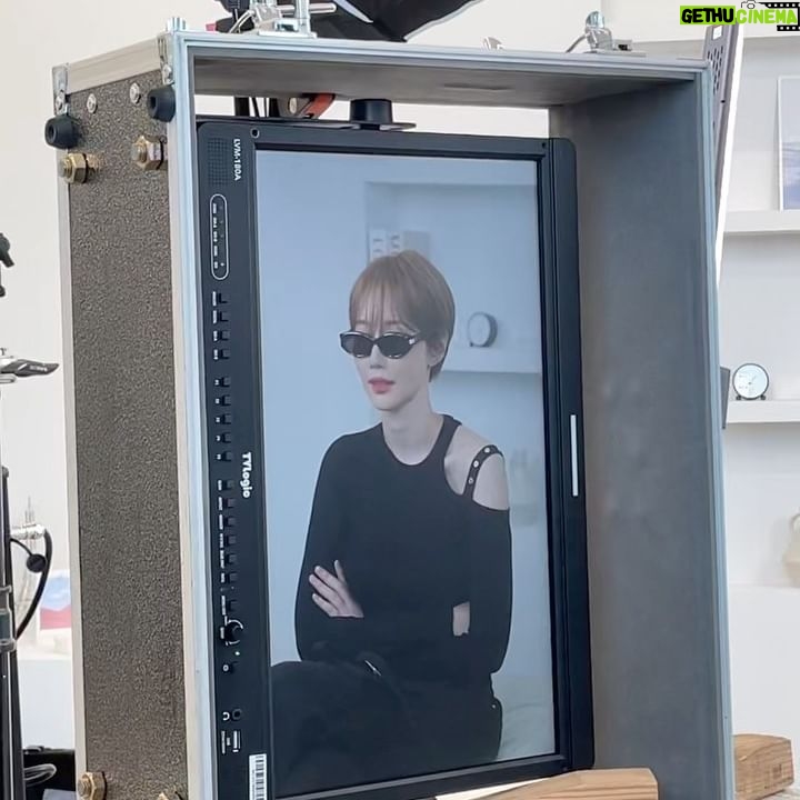 Go Joon-hee Instagram - 😎