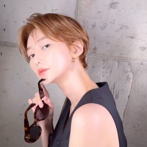 Go Joon-hee Instagram - A new hairstyle 😎 새로운 스타일 어때?