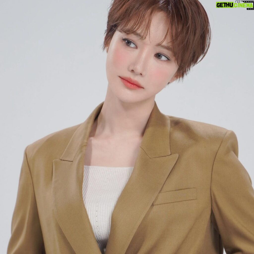 Go Joon-hee Instagram - 봄🥳 모르간 🌸