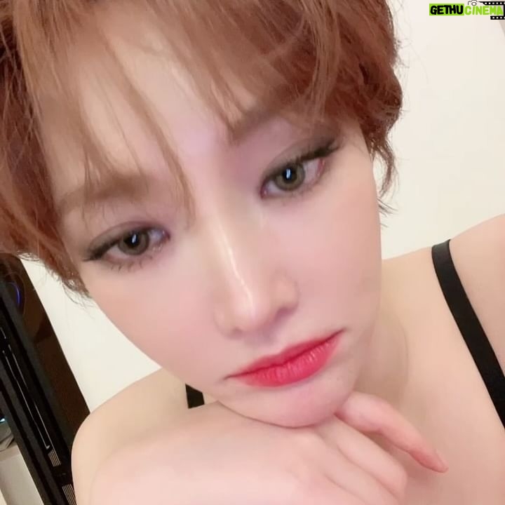 Go Joon-hee Instagram - 아이메이크업이 너무 좋아서 메이크업지우싫었던 날 들 🤭🤭🤭