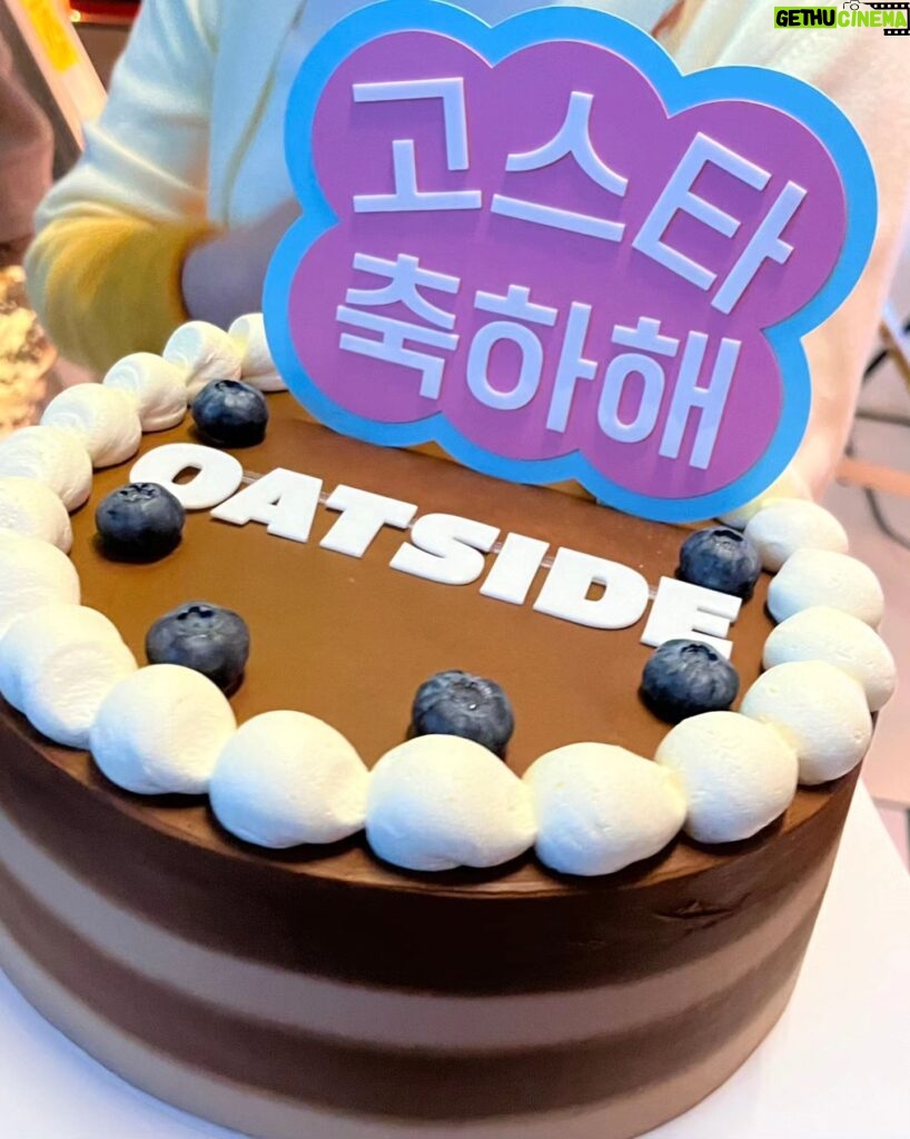 Go Min-si Instagram - @oatside @oatside_kr 지나치게 맛있는데 마셔볼텨?