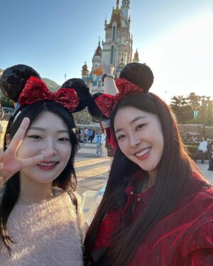 Go Won-hee Instagram - 그리고 알차게 돌아다녔던 디즈니랜드 🎡
