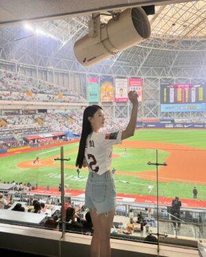 Go Won-hee Instagram - 직관의 즐거움을 이제 알게 되다니😭😭😭😭
너무도 좋은 경험이었습니다!
성운 코치님, 연주 선수님 감사해요!!

오늘도 화이팅입니다!!!!! 키움 히어로즈 가즈아!!!