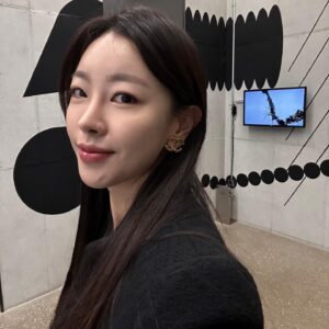 Go Won-hee Instagram - 행복만 하자 🫶🏻