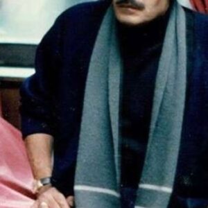 Gohar Kheyrandish Instagram - آخ که کاممان زهر شد ازاین همه رفتن های نا بهنگام ...
درود فراوان به شما عزیزان.
بخشی کوتاه از حضور « بیتا جان فرهی» در فیلم « بانو»  را شاهد هستید .
در تمام مدت بستری شدنش احولپرس او بودم همین هفته علی آقا ی دهکردی عزیز از بهتر شدنِ حال بیتا جان زیبا و دوست داشتنی  گفت و من خوشحال از اینکه خطر بر طرف شده است ، داشتم تجربه ی خودم را از دوران کرنا و درگیر شدن ِ ریه ام می گفتم ؛ که با مشورت پزشک بهتر است « بیتا » جان  حالا که حالشان  بهتر شده است فیزیوتراپی ریه هم بشوند . و امروز  این مرگ نابهنگام افسوس و صد افسوس... 
 👈همه ی همکاران ِ عزیزم که  با فیلم‌هایشان جاودانه شدند و  در این فیلم حضور داشتند : آقای بازیگر  استاد #عزت الله انتظامی ،#بیتا فرحی #خسروی شکیبایی عزیز ، بانو #نادره جان مهربان ، #فتحعلی اویسی ی ِشیرین و دوست داشتنی ، #فردوس کاویانی،  انسانی شریف،  #جلال مقدم کارگردان و بازیگر  توانا ، #میرصلاح حسینی عزیز ،  و موسیقی دان نازنینی چون #ناصر چشم آذر ، #ژیلا مهرجویی  طراح لباس کاربلد و عالیجناب #داریوش مهرجویی نازنین و تعدادی از عوامل زحمت کش فیلم بانو که دیگر در میان ما نیستند . 
پ. ن. همه‌ی این دردانه ها  اصلاً وقت رفتنشان نبود و با مرگشان خانواده ی سینما را  داغدار کردند .
لطفاً ورق بزنید .
#داریوش_مهرجویی#خسرو_شکیبایی #بیتا_فرهی#عزت الله_انتظامی#فردوس_کاویانی#جلال_مقدم#حمیده_خیرابادی# فتحعلی اویسی #ناصر_چشم اذر#ژیلا_مهرجویی#میرصلاح_حسینی