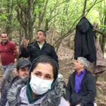 Gohar Kheyrandish Instagram - سلام به مردم مظلوم کشورم... چه کسی جوابگوی مرگ تک تک عزیزانمان خواهد بود . علی عزیز تو به نقش های زیادی جان بخشیدی ؛ با کارهایت هرگز از خاطر نخواهی رفت در تو شور زندگی جریان داشت علی جان . تو وامثال تو قربانی بی کفایتی مسئولینی شده ایدکه جان مردم ایران برایشان اهمیتی ندارد. من به خانواده تمام مردم ایران ، به شما . سهیلاجان همسر مهربان و صباجان دختر نازنین علی عزیز تسلیت میگویم . #کرونا #واکسن_کرونا_ مطالبه ملی #علی_سلیمانی # علی _انصاریان#آیدین_الفت #مهرداد_میناوند# و...