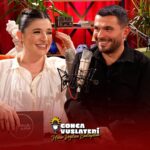 Gonca Vuslateri Instagram - Çok gülünce tabi …🫣 @alibicim 💛💙 @sinerjiofficial 👾 YOUTUBE kanalımızda artık her hafta yeni dostlar ve sohbetler! Abone olmayı unutmayın. Sar başa izleyin derim:)😻💀💀💀👾👑🫶🏼 @hazirdegilsenbaslayalim her salı Youtube’da yeni konuklarla!