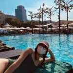 Gong Hyo-jin Instagram - 비올거라고 믿었는데 아침부터 해가 나길래 뛰쳐나갔는데… 바람도 불고 해는 구름 뒤로 적당히 들어갔다 나왔다.. 올해 바캉스는 오늘로 끝일지도.. 23년 베푸들과 꿈같았던 촬영없는날 🌴