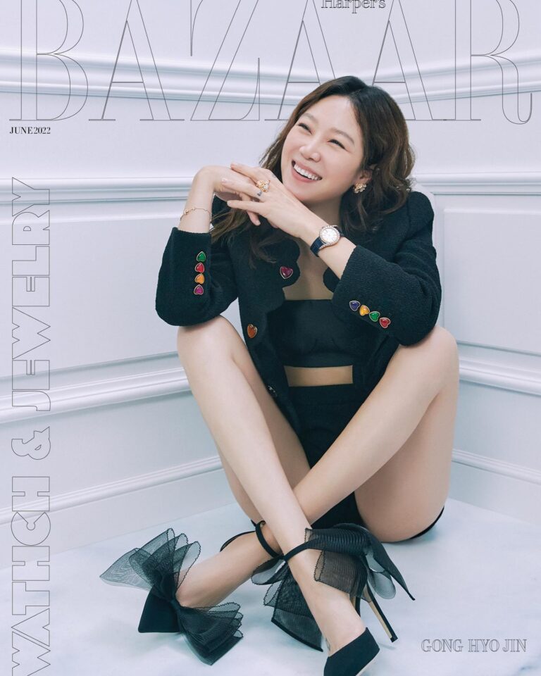 Gong Hyo-jin Instagram - #harpersbazaarkorea 💙#piaget