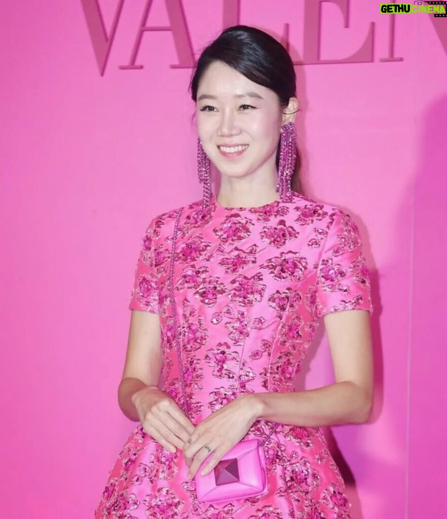 Gong Hyo-jin Instagram - #발렌티노 #valentino