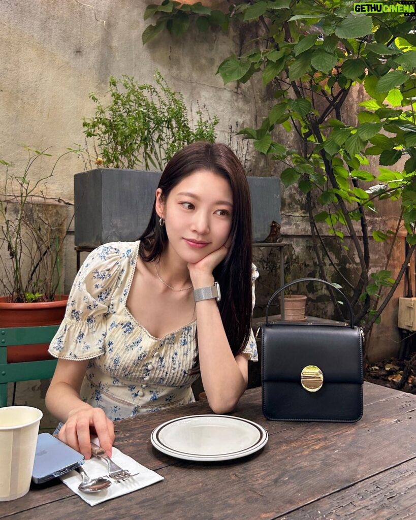 Gong Seung-yeon Instagram - 🌿